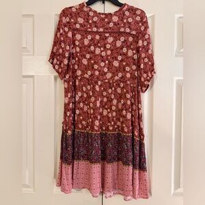 Knox Rose Rust Floral Tiered Short Sleeve Dress with Pink Hem